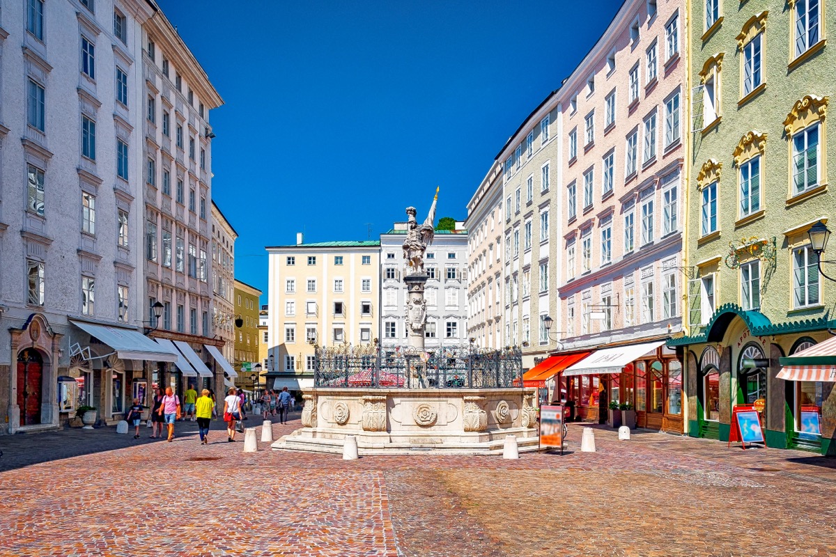 Alter Markt mit Florianibrunnen in der Altstadt